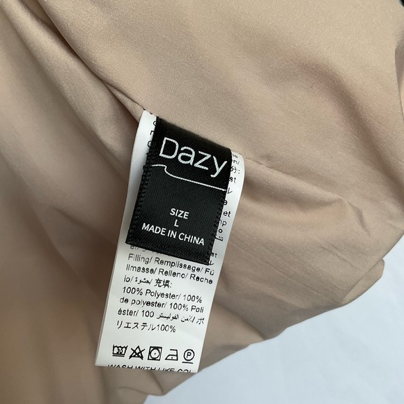 Black Cropped Vest with High Collar and Zipper - Picture 4 of 5